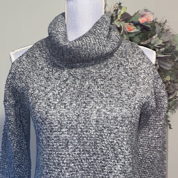 HOLLISTER cold shoulder cowl neck sweater dark grey Merle XS - Picture 2 of 12